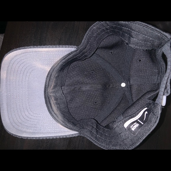 Black hat from Nike - Picture 3 of 4